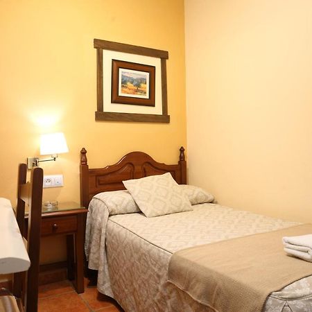 Hostal Rocio Sanlúcar la Mayor Esterno foto