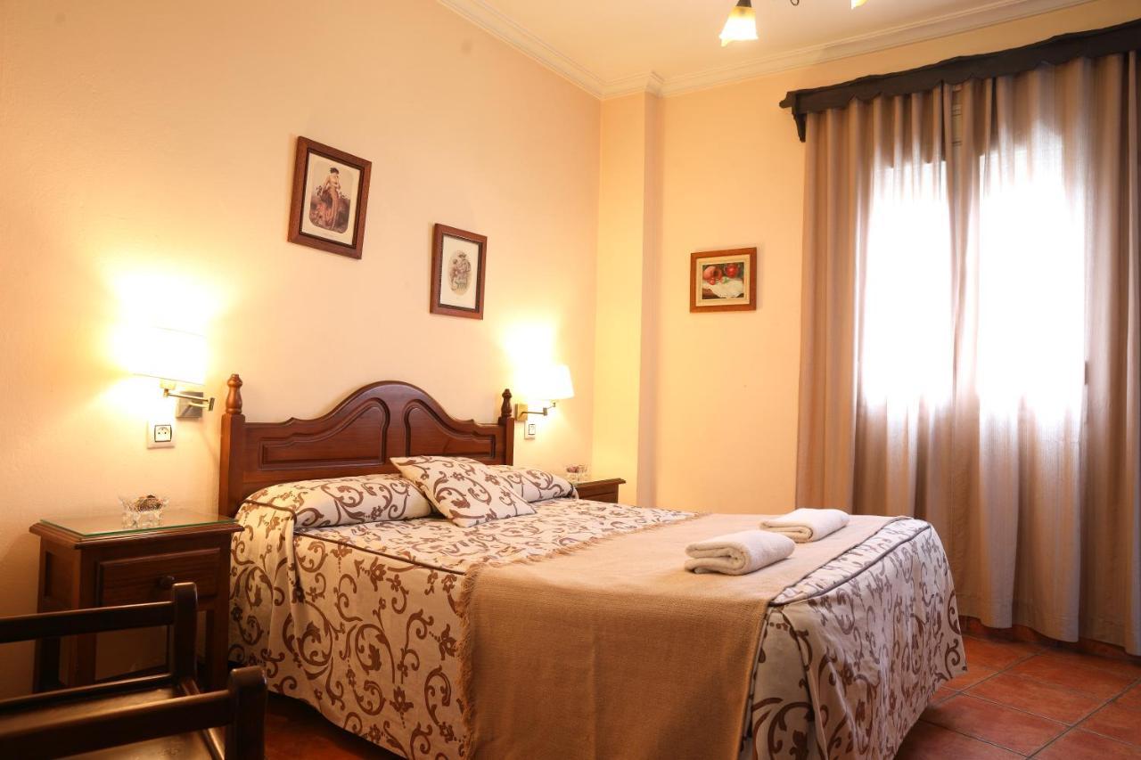 Hostal Rocio Sanlúcar la Mayor Esterno foto