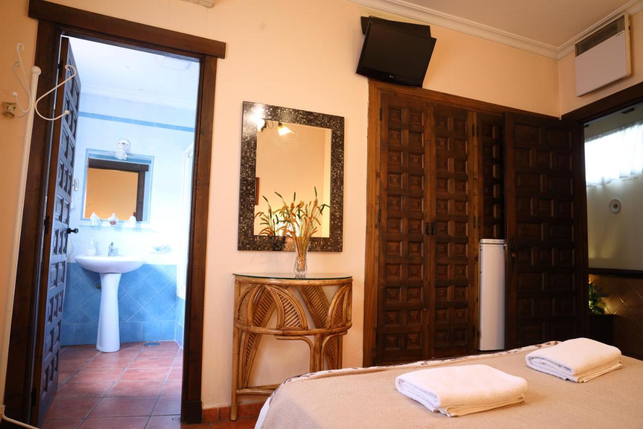 Hostal Rocio Sanlúcar la Mayor Esterno foto