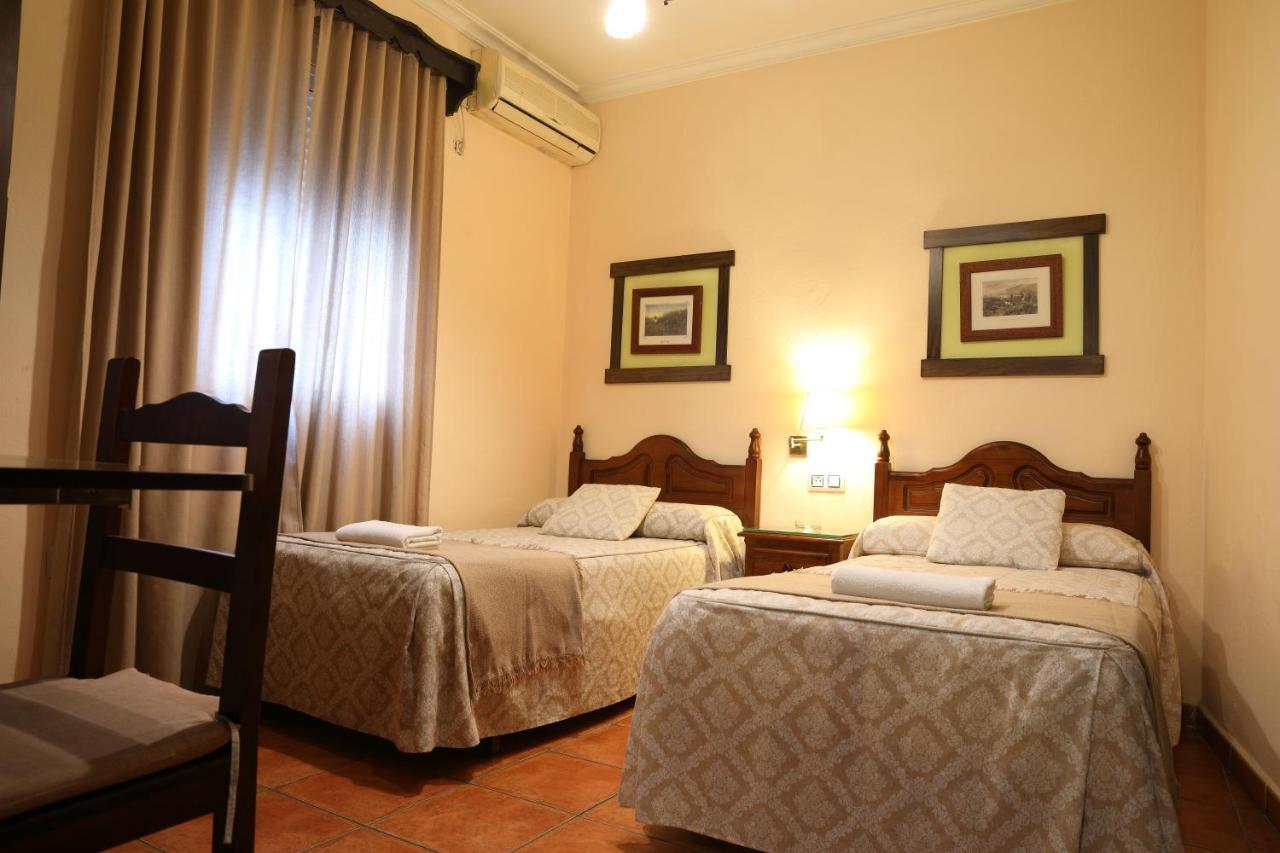 Hostal Rocio Sanlúcar la Mayor Esterno foto