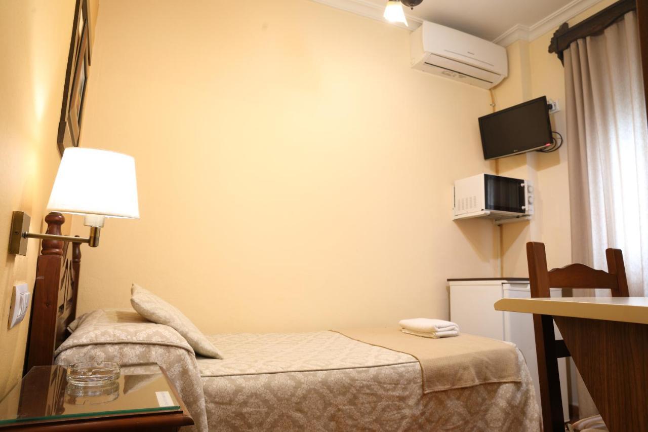 Hostal Rocio Sanlúcar la Mayor Esterno foto