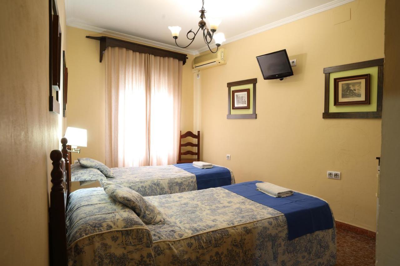 Hostal Rocio Sanlúcar la Mayor Esterno foto