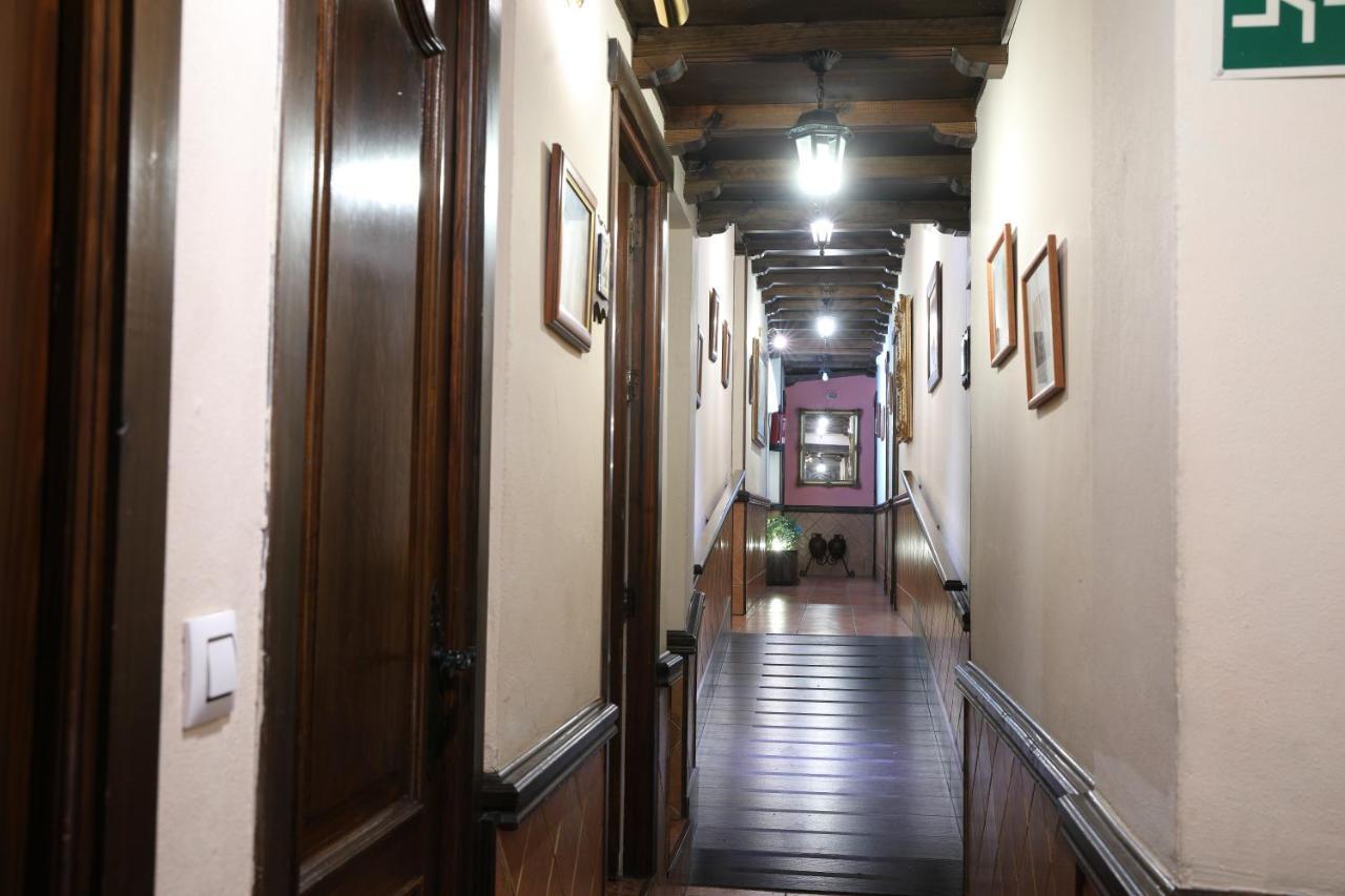 Hostal Rocio Sanlúcar la Mayor Esterno foto