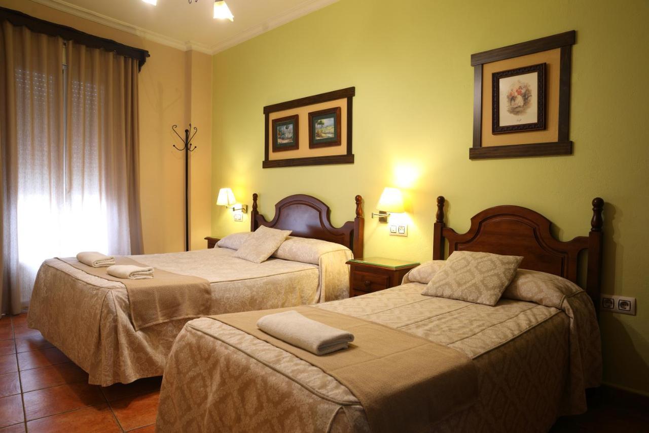 Hostal Rocio Sanlúcar la Mayor Esterno foto