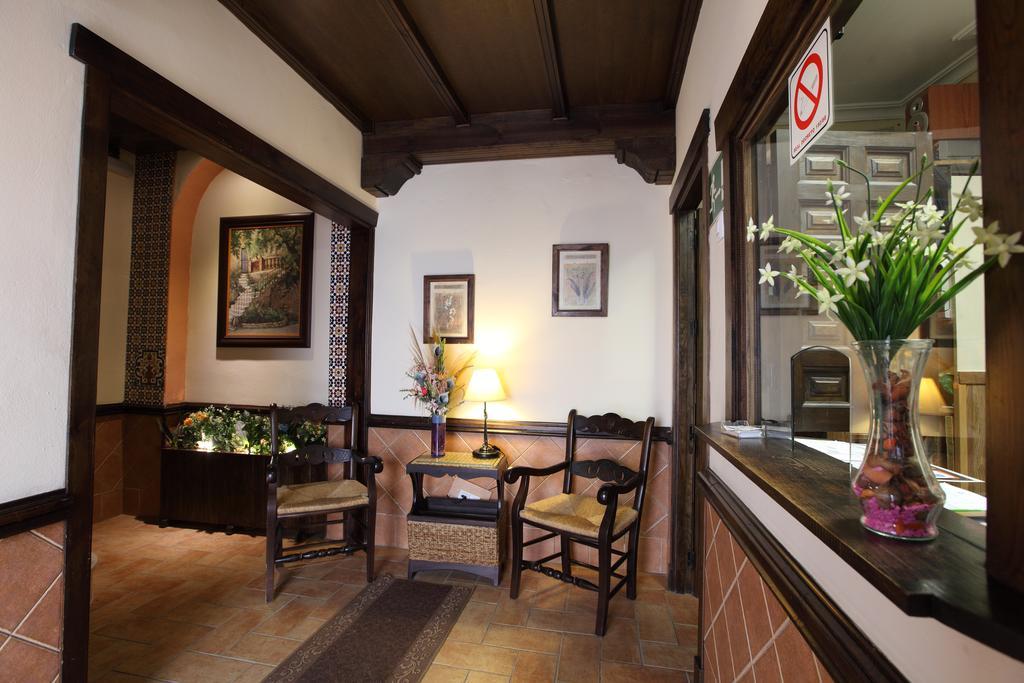 Hostal Rocio Sanlúcar la Mayor Esterno foto