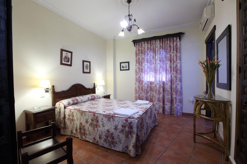 Hostal Rocio Sanlúcar la Mayor Esterno foto