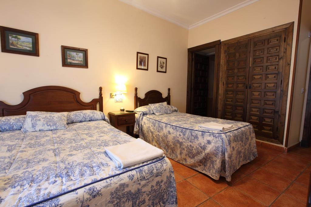 Hostal Rocio Sanlúcar la Mayor Esterno foto