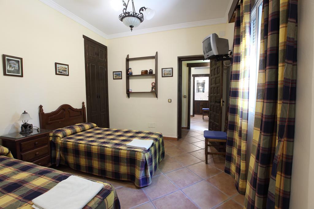 Hostal Rocio Sanlúcar la Mayor Esterno foto