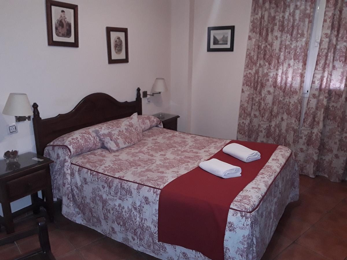 Hostal Rocio Sanlúcar la Mayor Esterno foto