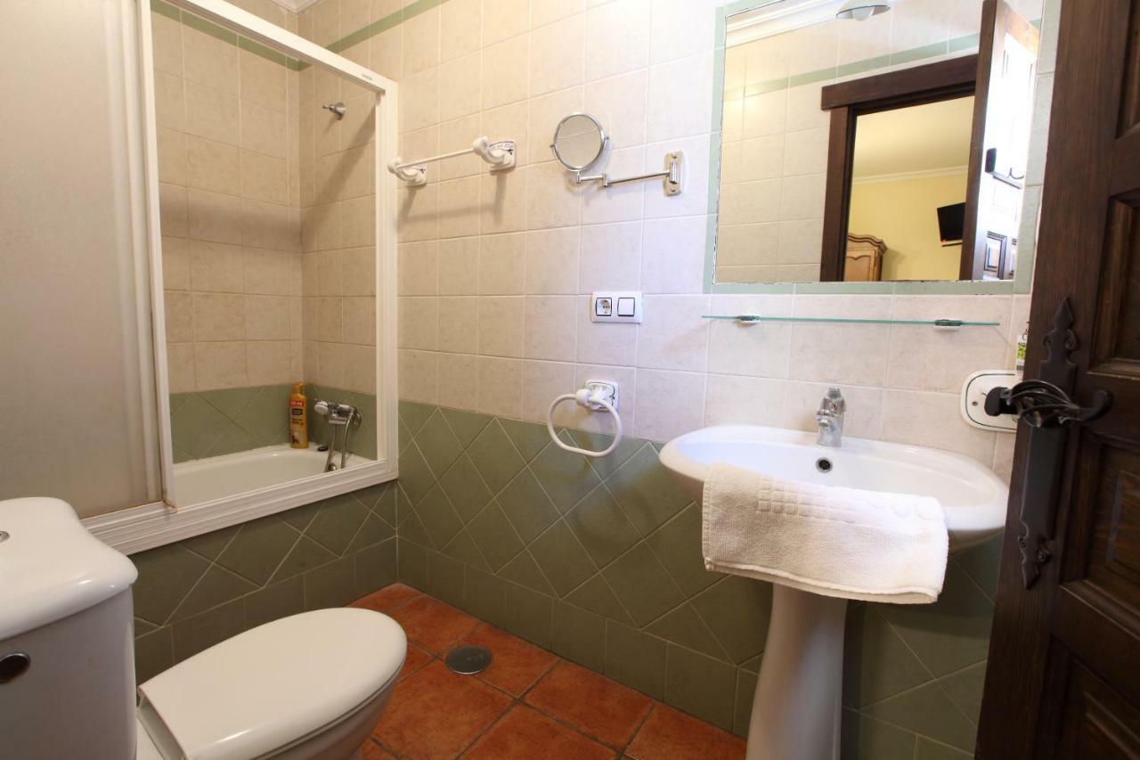 Hostal Rocio Sanlúcar la Mayor Esterno foto