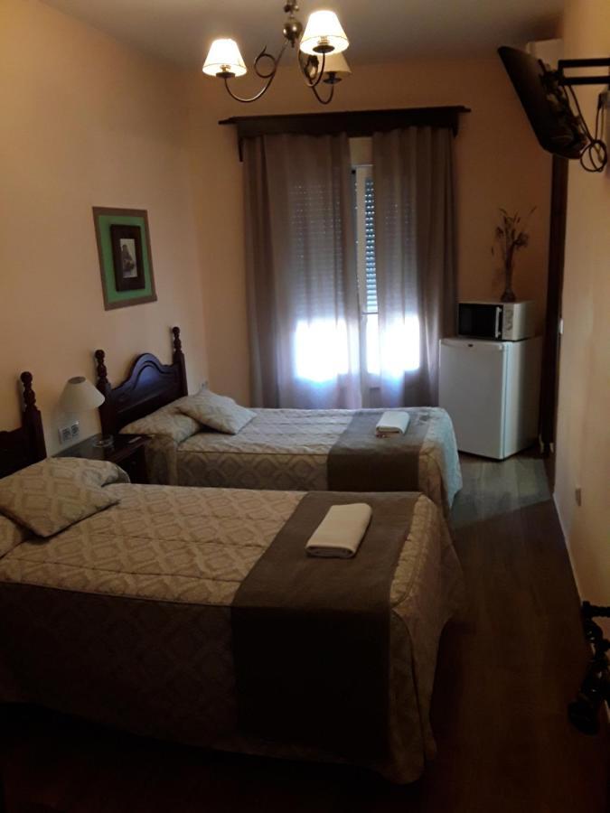 Hostal Rocio Sanlúcar la Mayor Esterno foto