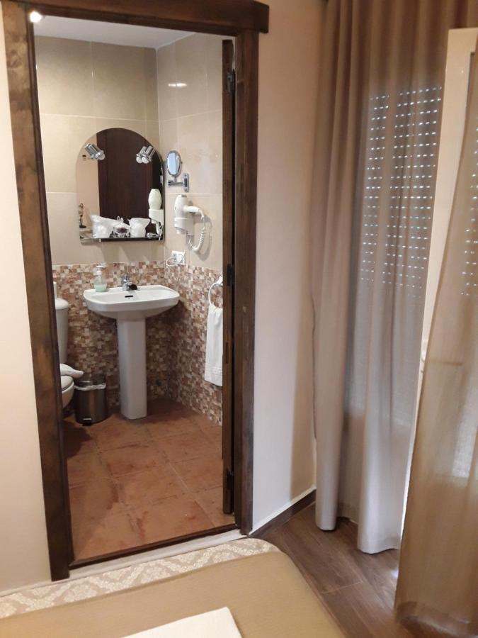 Hostal Rocio Sanlúcar la Mayor Esterno foto