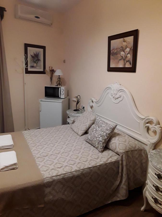 Hostal Rocio Sanlúcar la Mayor Esterno foto