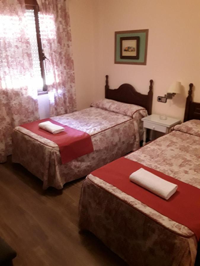 Hostal Rocio Sanlúcar la Mayor Esterno foto